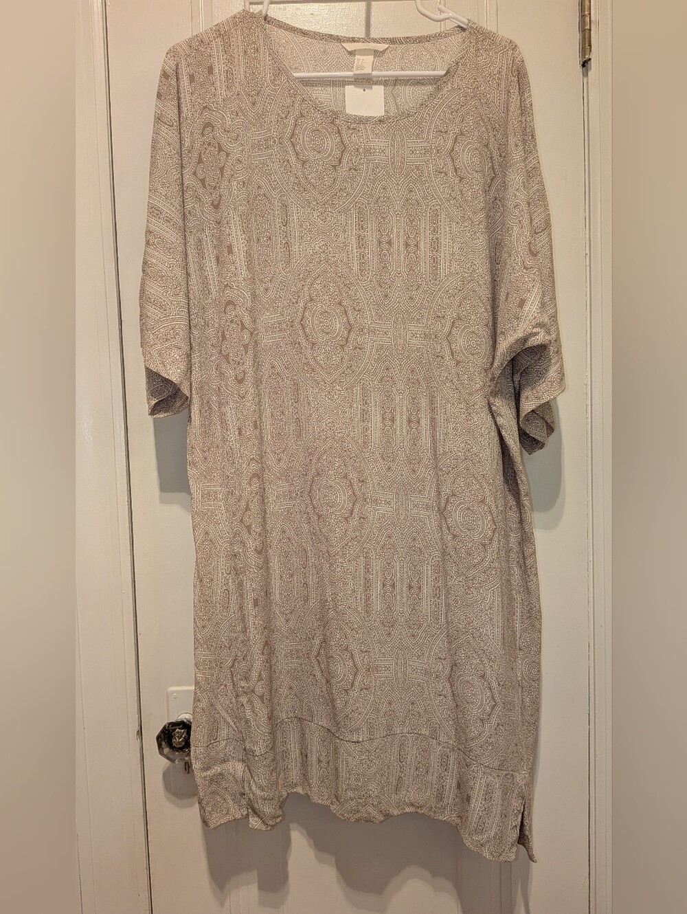 Lightweight H&M Beige And White Paisley Flowy Midi Dress